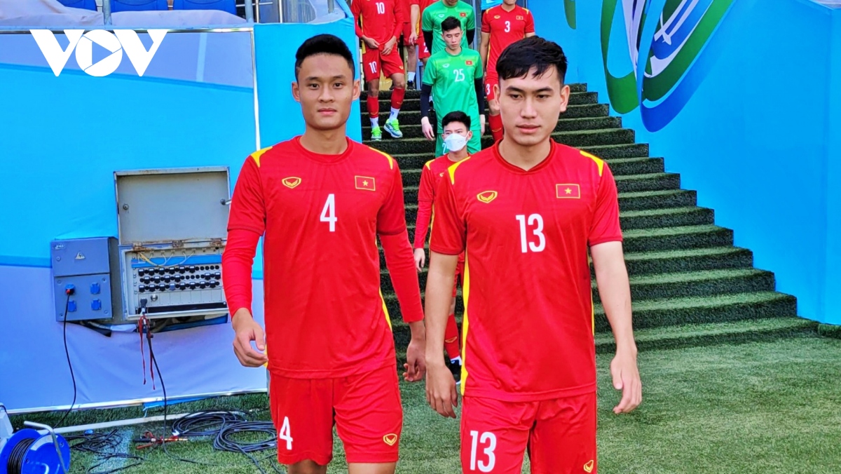 HLV Gong Oh-kyun và U23 Việt Nam “kiểm tra” sân Bunyodkor, sẵn sàng đấu U23 Thái Lan